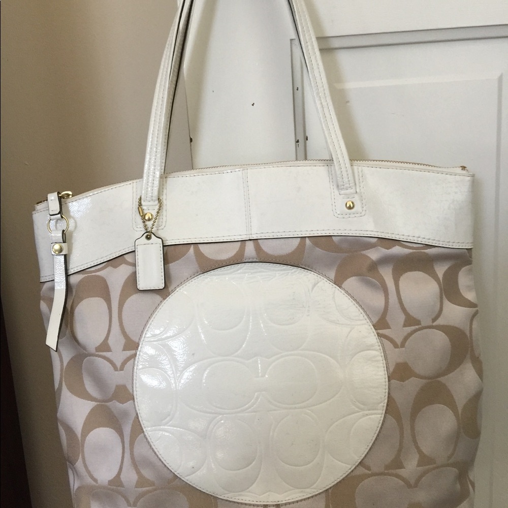 Authentic Coach bag. - Picture 2 of 3